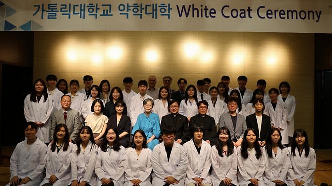 “하얀 가운, 책임의 시작을 알리다” 약학대학 2025 화이트코트 세리머니 개최