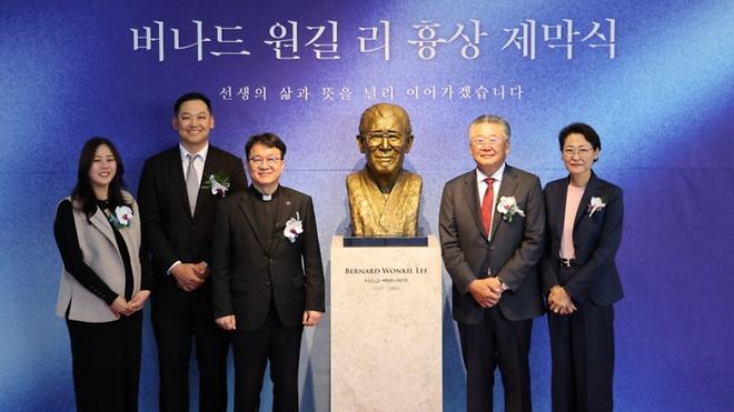 개교 170주년 기념 버나드 원길 리 선생 흉상 제막식 개최